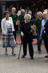 Groesbeek, 12-09-2025 - Hare Koninklijke Hoogheid Prinses Beatrix heropent de gerestaureerde korenmolen De Zuidmolen in Groesbeek. Prinses Beatrix loopt met wandelstok.