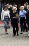 Groesbeek, 12-09-2025 - Hare Koninklijke Hoogheid Prinses Beatrix heropent de gerestaureerde korenmolen De Zuidmolen in Groesbeek. Prinses Beatrix loopt met wandelstok.