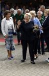 Groesbeek, 12-09-2025 - Hare Koninklijke Hoogheid Prinses Beatrix heropent de gerestaureerde korenmolen De Zuidmolen in Groesbeek. Prinses Beatrix loopt met wandelstok.