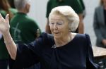 Groesbeek, 12-09-2025 - Hare Koninklijke Hoogheid Prinses Beatrix heropent de gerestaureerde korenmolen De Zuidmolen in Groesbeek. Prinses Beatrix loopt met wandelstok.