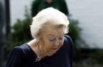 Groesbeek, 12-09-2025 - Hare Koninklijke Hoogheid Prinses Beatrix heropent de gerestaureerde korenmolen De Zuidmolen in Groesbeek. Prinses Beatrix loopt met wandelstok.