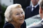 Groesbeek, 12-09-2025 - Hare Koninklijke Hoogheid Prinses Beatrix heropent de gerestaureerde korenmolen De Zuidmolen in Groesbeek. Prinses Beatrix loopt met wandelstok.