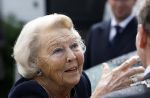 Groesbeek, 12-09-2025 - Hare Koninklijke Hoogheid Prinses Beatrix heropent de gerestaureerde korenmolen De Zuidmolen in Groesbeek. Prinses Beatrix loopt met wandelstok.
