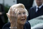 Groesbeek, 12-09-2025 - Hare Koninklijke Hoogheid Prinses Beatrix heropent de gerestaureerde korenmolen De Zuidmolen in Groesbeek. Prinses Beatrix loopt met wandelstok.
