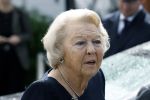 Groesbeek, 12-09-2025 - Hare Koninklijke Hoogheid Prinses Beatrix heropent de gerestaureerde korenmolen De Zuidmolen in Groesbeek. Prinses Beatrix loopt met wandelstok.