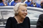 Groesbeek, 12-09-2025 - Hare Koninklijke Hoogheid Prinses Beatrix heropent de gerestaureerde korenmolen De Zuidmolen in Groesbeek. Prinses Beatrix loopt met wandelstok.