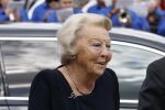 Groesbeek, 12-09-2025 - Hare Koninklijke Hoogheid Prinses Beatrix heropent de gerestaureerde korenmolen De Zuidmolen in Groesbeek. Prinses Beatrix loopt met wandelstok.