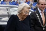 Groesbeek, 12-09-2025 - Hare Koninklijke Hoogheid Prinses Beatrix heropent de gerestaureerde korenmolen De Zuidmolen in Groesbeek. Prinses Beatrix loopt met wandelstok.