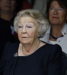 Groesbeek, 12-09-2025 - Hare Koninklijke Hoogheid Prinses Beatrix heropent de gerestaureerde korenmolen De Zuidmolen in Groesbeek. Prinses Beatrix loopt met wandelstok.