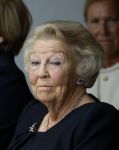 Groesbeek, 12-09-2025 - Hare Koninklijke Hoogheid Prinses Beatrix heropent de gerestaureerde korenmolen De Zuidmolen in Groesbeek. Prinses Beatrix loopt met wandelstok.