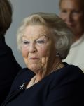 Groesbeek, 12-09-2025 - Hare Koninklijke Hoogheid Prinses Beatrix heropent de gerestaureerde korenmolen De Zuidmolen in Groesbeek. Prinses Beatrix loopt met wandelstok.