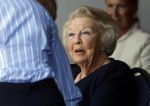 Groesbeek, 12-09-2025 - Hare Koninklijke Hoogheid Prinses Beatrix heropent de gerestaureerde korenmolen De Zuidmolen in Groesbeek. Prinses Beatrix loopt met wandelstok.