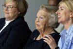 Groesbeek, 12-09-2025 - Hare Koninklijke Hoogheid Prinses Beatrix heropent de gerestaureerde korenmolen De Zuidmolen in Groesbeek. Prinses Beatrix loopt met wandelstok.