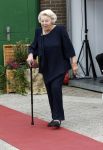 Groesbeek, 12-09-2025 - Hare Koninklijke Hoogheid Prinses Beatrix heropent de gerestaureerde korenmolen De Zuidmolen in Groesbeek. Prinses Beatrix loopt met wandelstok.