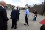 Groesbeek, 12-09-2025 - Hare Koninklijke Hoogheid Prinses Beatrix heropent de gerestaureerde korenmolen De Zuidmolen in Groesbeek. Prinses Beatrix loopt met wandelstok.