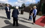 Groesbeek, 12-09-2025 - Hare Koninklijke Hoogheid Prinses Beatrix heropent de gerestaureerde korenmolen De Zuidmolen in Groesbeek. Prinses Beatrix loopt met wandelstok.