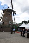 Groesbeek, 12-09-2025 - Hare Koninklijke Hoogheid Prinses Beatrix heropent de gerestaureerde korenmolen De Zuidmolen in Groesbeek. Prinses Beatrix loopt met wandelstok.
