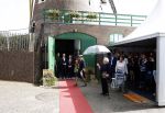 Groesbeek, 12-09-2025 - Hare Koninklijke Hoogheid Prinses Beatrix heropent de gerestaureerde korenmolen De Zuidmolen in Groesbeek. Prinses Beatrix loopt met wandelstok.