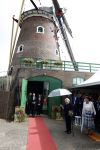 Groesbeek, 12-09-2025 - Hare Koninklijke Hoogheid Prinses Beatrix heropent de gerestaureerde korenmolen De Zuidmolen in Groesbeek. Prinses Beatrix loopt met wandelstok.