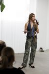 Amsterdam 18 september 2025
Prinses Eloise organiseert samen met Attire Amsterdam en My Lima Lima een modeshow . Haar ouders, Prins Constantijn en moeder Prinses Laurentien zijn natuurlijk aanwezig .