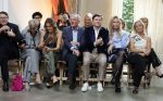 Amsterdam 18 september 2025
Prinses Eloise organiseert samen met Attire Amsterdam en My Lima Lima een modeshow . Haar ouders, Prins Constantijn en moeder Prinses Laurentien zijn natuurlijk aanwezig .