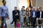 Amsterdam 18 september 2025
Prinses Eloise organiseert samen met Attire Amsterdam en My Lima Lima een modeshow . Haar ouders, Prins Constantijn en moeder Prinses Laurentien zijn natuurlijk aanwezig .