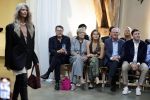 Amsterdam 18 september 2025
Prinses Eloise organiseert samen met Attire Amsterdam en My Lima Lima een modeshow . Haar ouders, Prins Constantijn en moeder Prinses Laurentien zijn natuurlijk aanwezig .