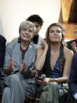 Amsterdam 18 september 2025
Prinses Eloise organiseert samen met Attire Amsterdam en My Lima Lima een modeshow . Haar ouders, Prins Constantijn en moeder Prinses Laurentien zijn natuurlijk aanwezig .