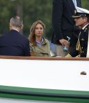 Amsterdam 24 augustus 202
Prins Maurits en Prinses MarilÃ¨ne hebben drie kinderen: Anna (geboren in 2001), Lucas (geboren in 2002), en Felicia (geboren in 2005). Hun volledige achternaam is Van Lippe-Biesterfeld van Vollenhoven . Prins Maurits neemt met zijn gezin de Vlootschouw af tijdens de laatste dag van Sail. Ze varen met de Groene Draeck.