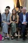 Amsterdam 18 september 2025
Prinses Eloise organiseert samen met Attire Amsterdam en My Lima Lima een modeshow . Haar ouders, Prins Constantijn en moeder Prinses Laurentien zijn natuurlijk aanwezig .