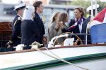 Amsterdam 24 augustus 202
Prins Maurits en Prinses MarilÃ¨ne hebben drie kinderen: Anna (geboren in 2001), Lucas (geboren in 2002), en Felicia (geboren in 2005). Hun volledige achternaam is Van Lippe-Biesterfeld van Vollenhoven . Prins Maurits neemt met zijn gezin de Vlootschouw af tijdens de laatste dag van Sail. Ze varen met de Groene Draeck.