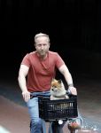 Haarlem 31 augustus 2025
Raymond Mens met hondje op de fiets in het centrum van Haarlem .