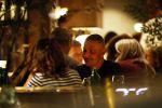 Amsterdam 11 september 2025
Linda de Mol Jeroen Rietbergen Noa Vahle Julian Vahle en zijn vriendin Chelsea Weimar zijn gezellig uitetetn in de nieuwe Hotspot van Amsterdam Restaurant Toet . Ook Ruud Gullit en zijn vriendin Karin de Rooij waren aanwezig .