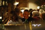 Amsterdam 11 september 2025
Linda de Mol Jeroen Rietbergen Noa Vahle Julian Vahle en zijn vriendin Chelsea Weimar zijn gezellig uitetetn in de nieuwe Hotspot van Amsterdam Restaurant Toet . Ook Ruud Gullit en zijn vriendin Karin de Rooij waren aanwezig .