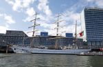 Amsterdam 24 augustus 202
Prins Maurits en Prinses MarilÃ¨ne hebben drie kinderen: Anna (geboren in 2001), Lucas (geboren in 2002), en Felicia (geboren in 2005). Hun volledige achternaam is Van Lippe-Biesterfeld van Vollenhoven . Prins Maurits neemt met zijn gezin de Vlootschouw af tijdens de laatste dag van Sail. Ze varen met de Groene Draeck.