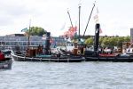 Amsterdam 24 augustus 202
Prins Maurits en Prinses MarilÃ¨ne hebben drie kinderen: Anna (geboren in 2001), Lucas (geboren in 2002), en Felicia (geboren in 2005). Hun volledige achternaam is Van Lippe-Biesterfeld van Vollenhoven . Prins Maurits neemt met zijn gezin de Vlootschouw af tijdens de laatste dag van Sail. Ze varen met de Groene Draeck.