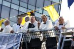 Amsterdam 24 augustus 202
Prins Maurits en Prinses MarilÃ¨ne hebben drie kinderen: Anna (geboren in 2001), Lucas (geboren in 2002), en Felicia (geboren in 2005). Hun volledige achternaam is Van Lippe-Biesterfeld van Vollenhoven . Prins Maurits neemt met zijn gezin de Vlootschouw af tijdens de laatste dag van Sail. Ze varen met de Groene Draeck.