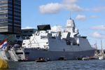 Amsterdam 24 augustus 202
Prins Maurits en Prinses MarilÃ¨ne hebben drie kinderen: Anna (geboren in 2001), Lucas (geboren in 2002), en Felicia (geboren in 2005). Hun volledige achternaam is Van Lippe-Biesterfeld van Vollenhoven . Prins Maurits neemt met zijn gezin de Vlootschouw af tijdens de laatste dag van Sail. Ze varen met de Groene Draeck.