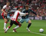 Eindhoven, 21 September 2025
PSV-AJAX, Eindstand 2-2
Kompetitie seizoen 2025-2026
Sergino Dest met Mika Godts