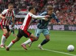 Eindhoven, 21 September 2025
PSV-AJAX, Eindstand 2-2
Kompetitie seizoen 2025-2026
Sergino Dest met Mika Godts