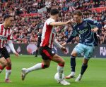 Eindhoven, 21 September 2025
PSV-AJAX, Eindstand 2-2
Kompetitie seizoen 2025-2026
Sergino Dest met Mika Godts