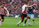 Eindhoven, 21 September 2025
PSV-AJAX, Eindstand 2-2
Kompetitie seizoen 2025-2026
Sergino Dest met Mika Godts