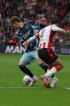 Eindhoven, 21 September 2025
PSV-AJAX, Eindstand 2-2
Kompetitie seizoen 2025-2026
Sergino Dest met Mika Godts