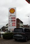 Bocholt 18 september 2025
Shell benzinestation in Duitsland . Kijk even naar de literprijs