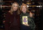 Amsterdam 26 september 2025
Boekpresentatie Simone v d Ende in restaurant Rijks . Chantal Janzen ontvangt het eerste boek . Shelly Sterk en Simone v d Ende