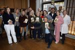Amsterdam 26 september 2025
Boekpresentatie Simone v d Ende in restaurant Rijks . Chantal Janzen ontvangt het eerste boek .