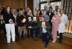 Amsterdam 26 september 2025
Boekpresentatie Simone v d Ende in restaurant Rijks . Chantal Janzen ontvangt het eerste boek .