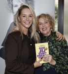 Amsterdam 26 september 2025
Boekpresentatie Simone v d Ende in restaurant Rijks . Chantal Janzen ontvangt het eerste boek .