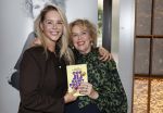 Amsterdam 26 september 2025
Boekpresentatie Simone v d Ende in restaurant Rijks . Chantal Janzen ontvangt het eerste boek .