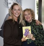 Amsterdam 26 september 2025
Boekpresentatie Simone v d Ende in restaurant Rijks . Chantal Janzen ontvangt het eerste boek .
